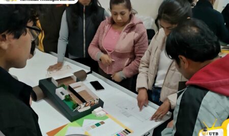 Estudiantes de Arquitectura de la UTB El Alto desarrollan sus ideas en un workshop